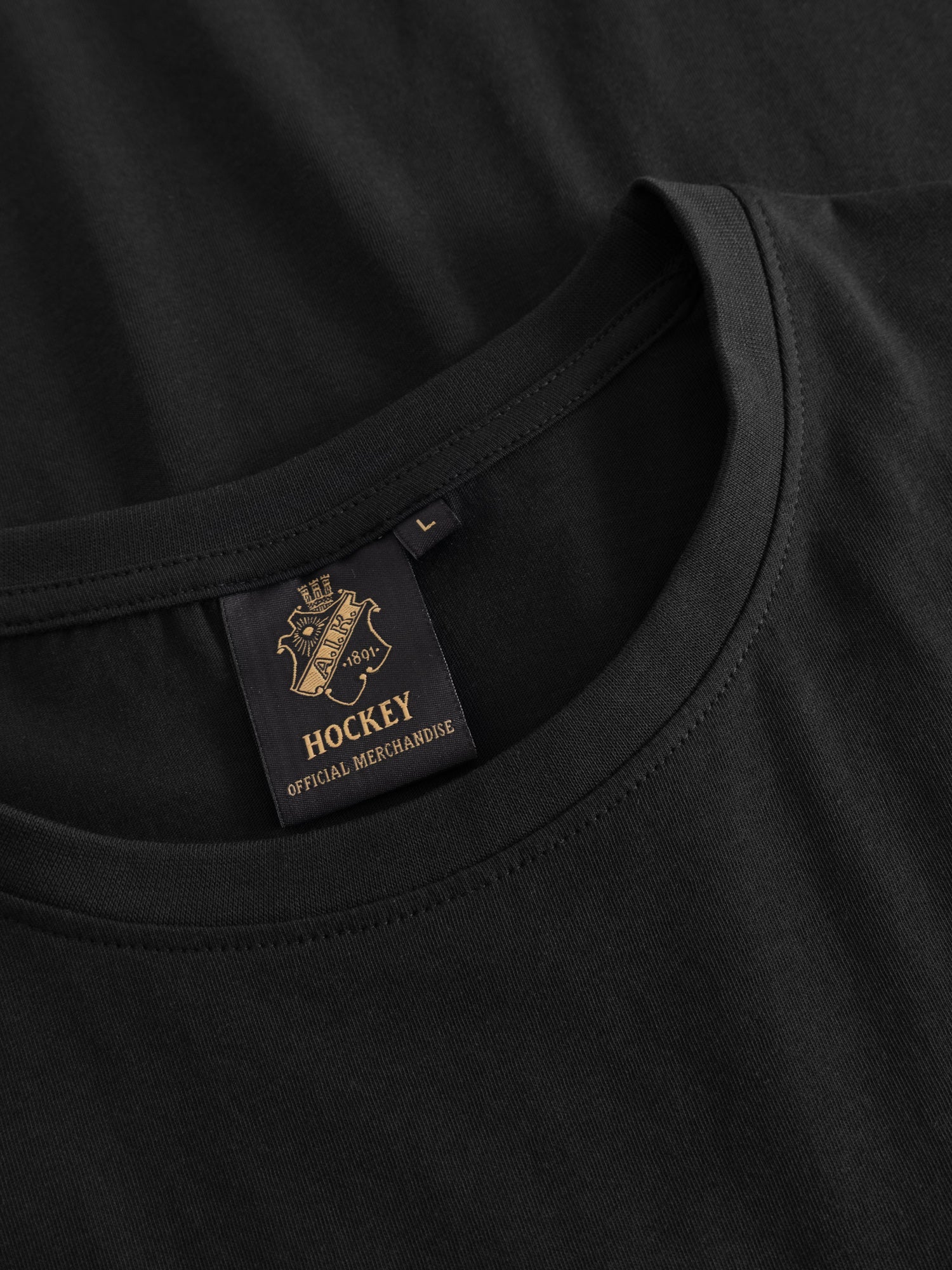 T-shirt sköld Hovets is är blank