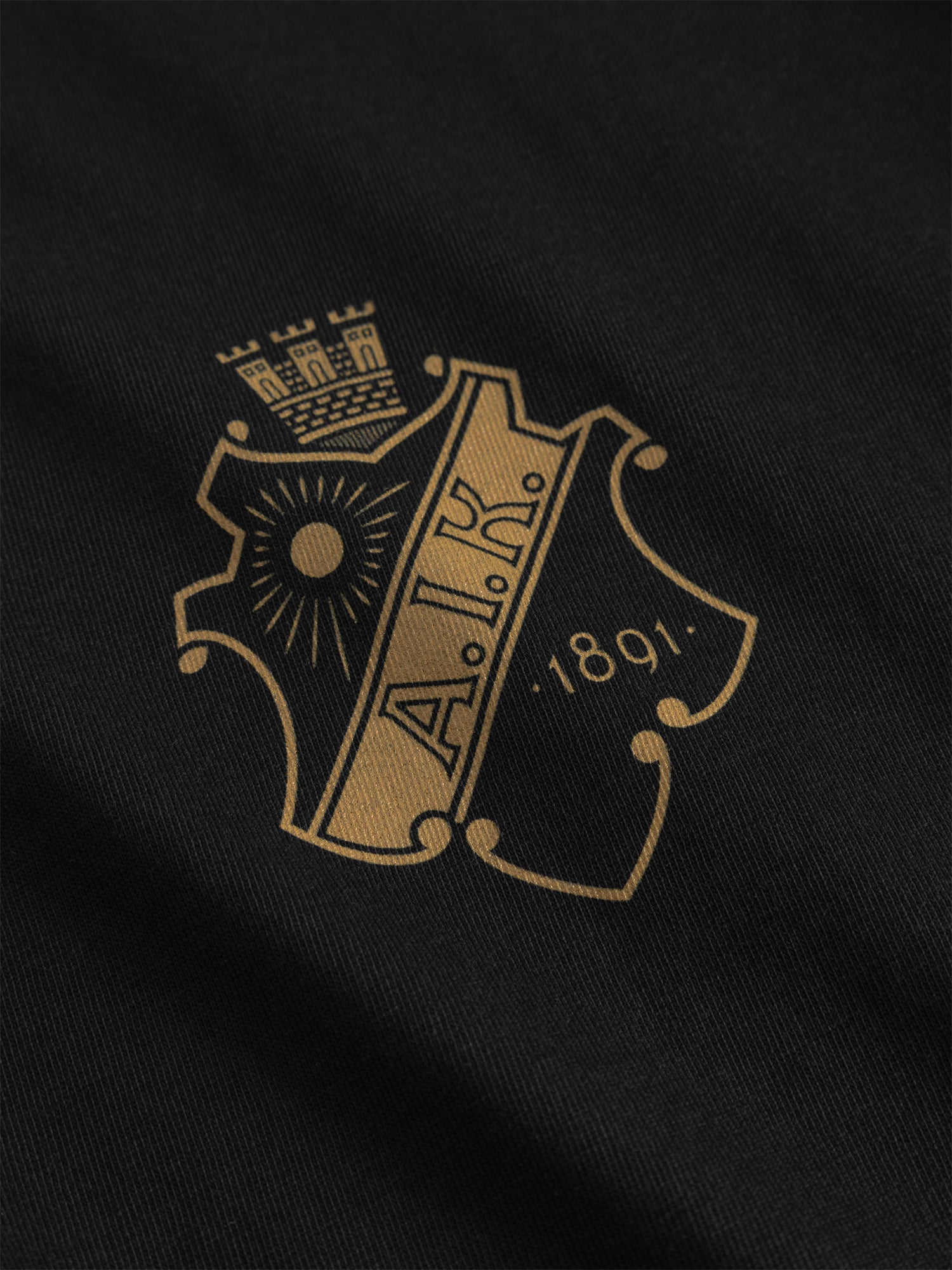 T-shirt svart sköld