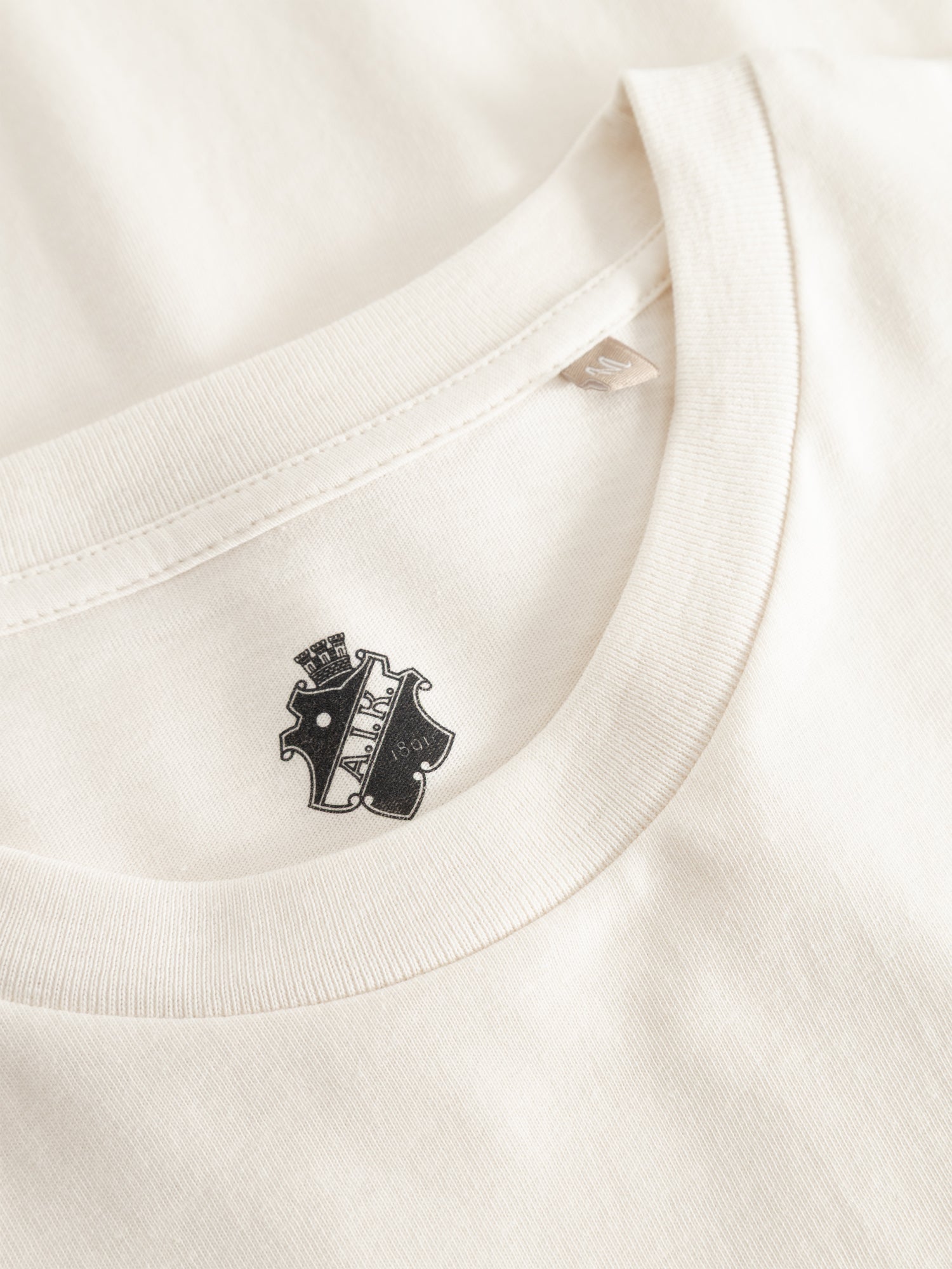 T-shirt offwhite sköld