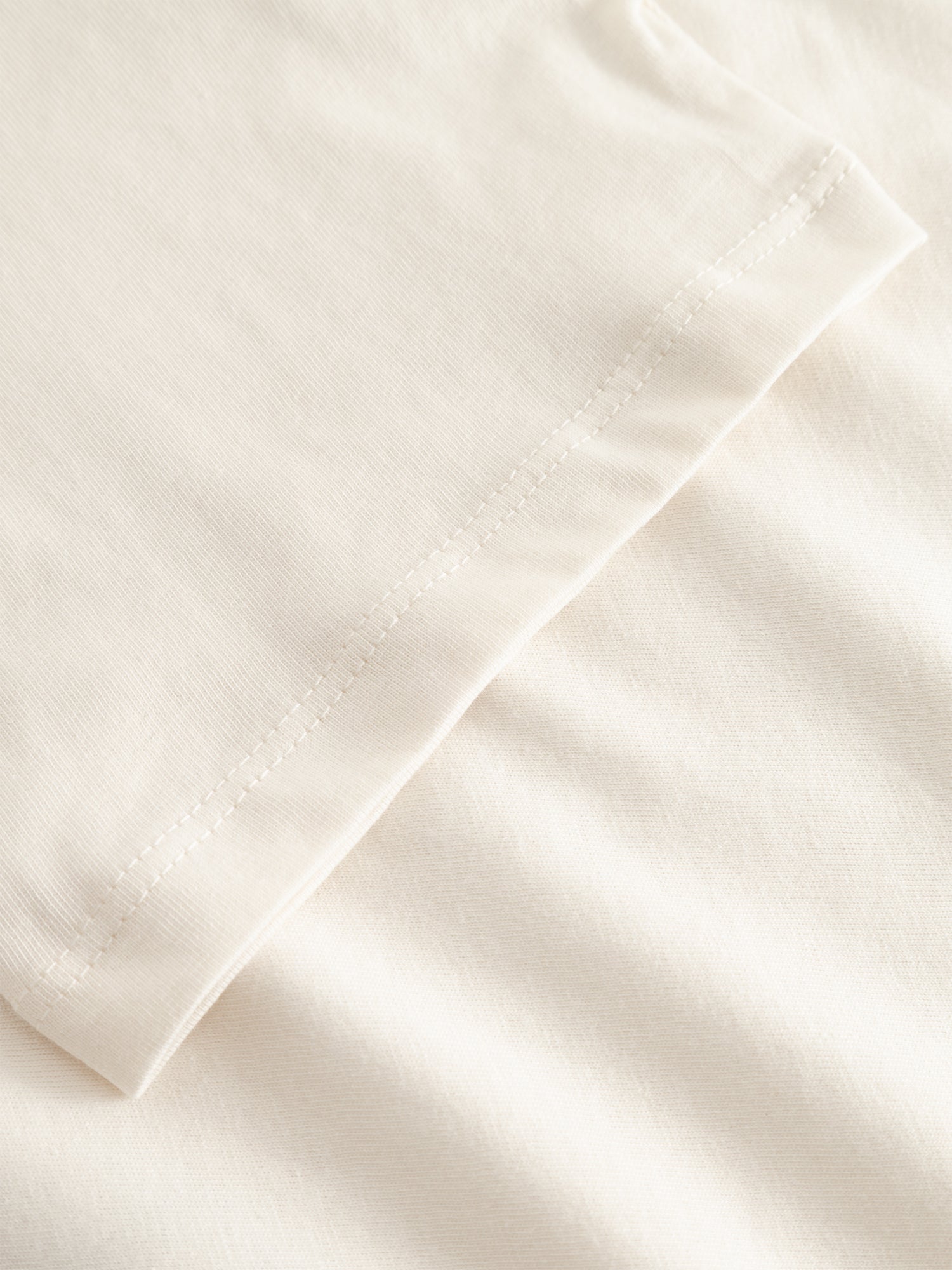 T-shirt offwhite sköld